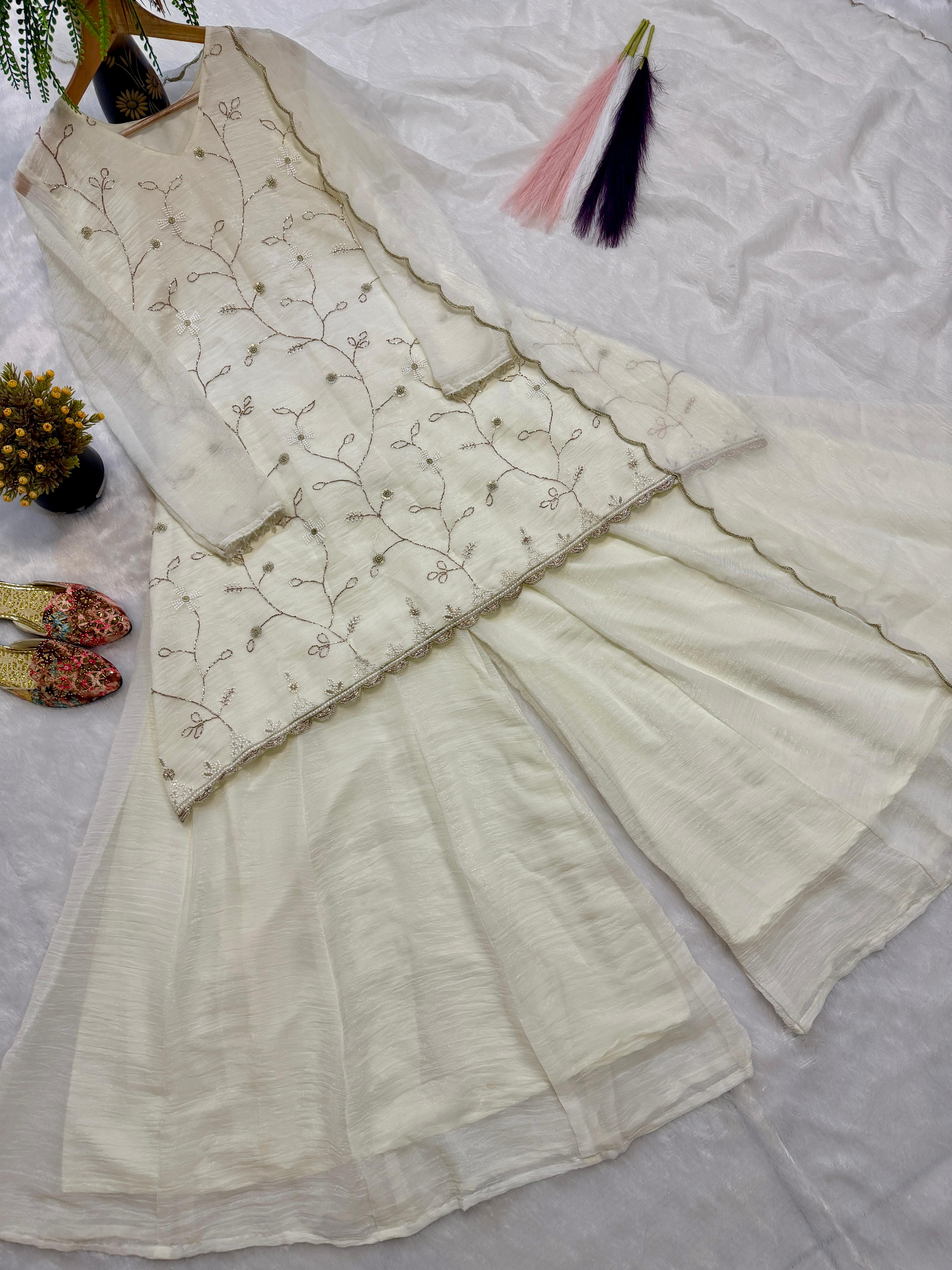 Editorial Ivory Minimalist Festive Set